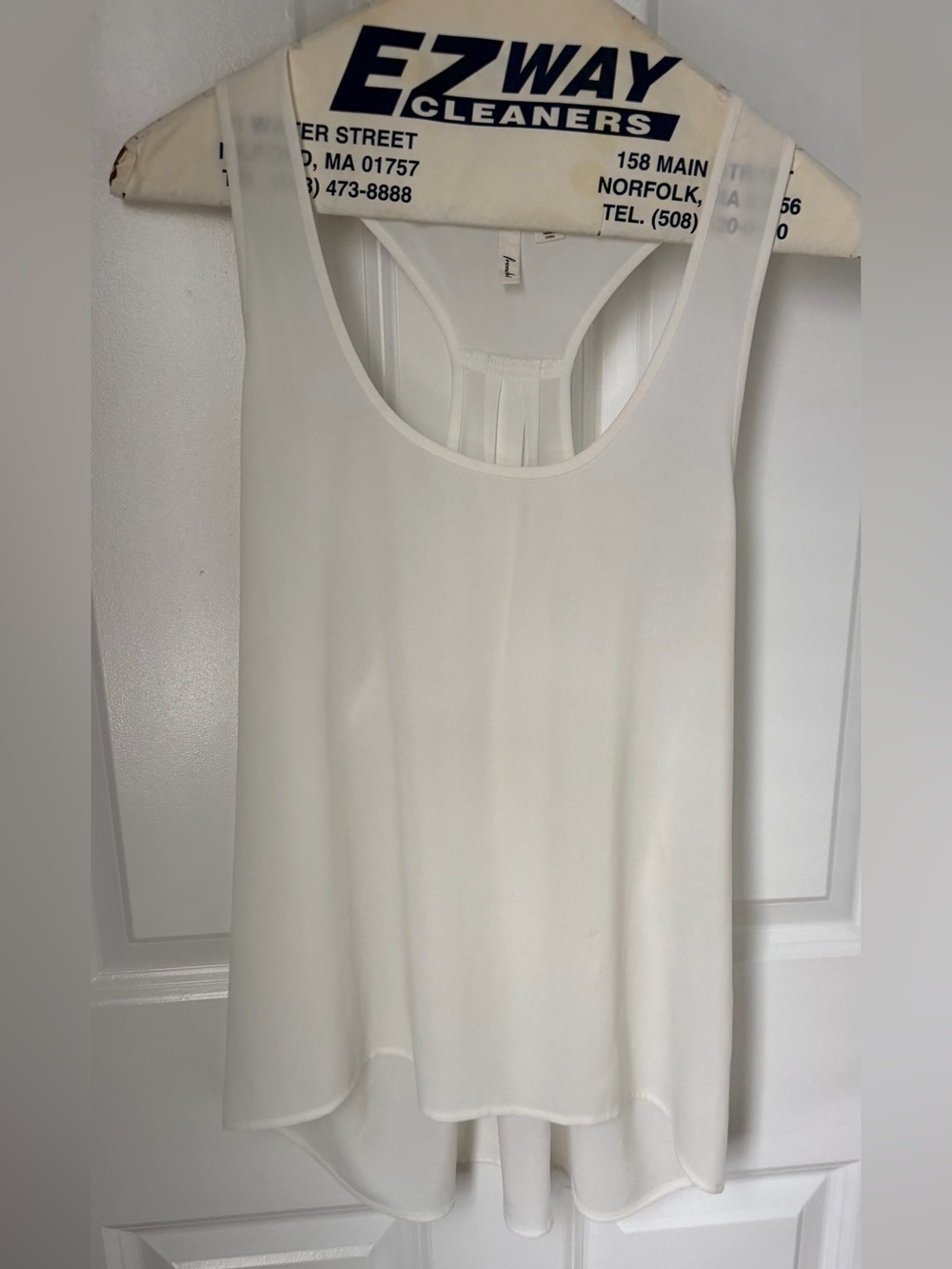 Women’s Frenchi White Sleeveless Scoop Neck Camisole Tank Top. Size Small.